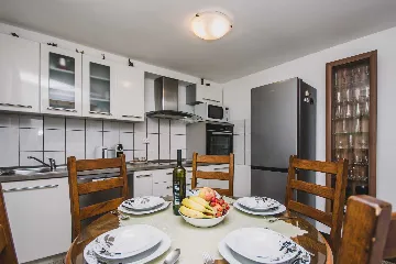 Split 3-Bedroom Apartment with Private Garden
