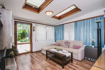 Split 3-Bedroom Apartment with Private Garden