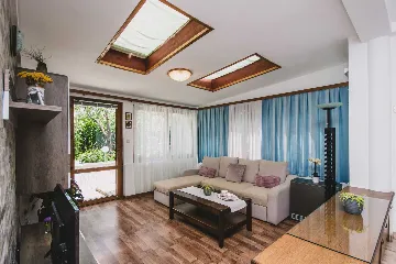 Split 3-Bedroom Apartment with Private Garden