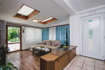 Split 3-Bedroom Apartment with Private Garden