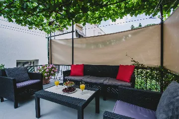 Split 3-Bedroom Apartment with Private Garden