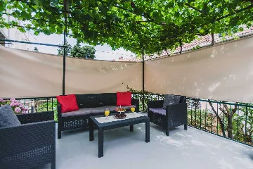 Split 3-Bedroom Apartment with Private Garden