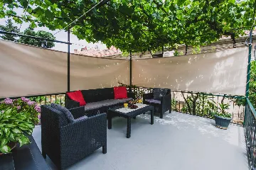 Split 3-Bedroom Apartment with Private Garden