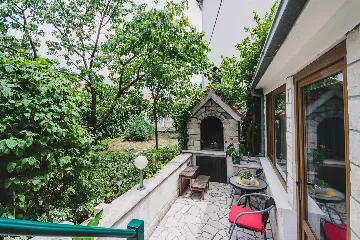 Split 3-Bedroom Apartment with Private Garden