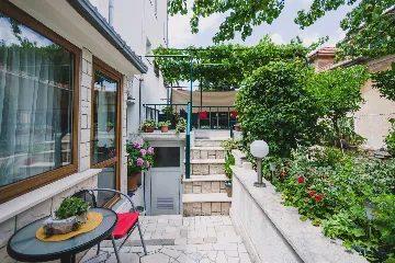 Split 3-Bedroom Apartment with Private Garden