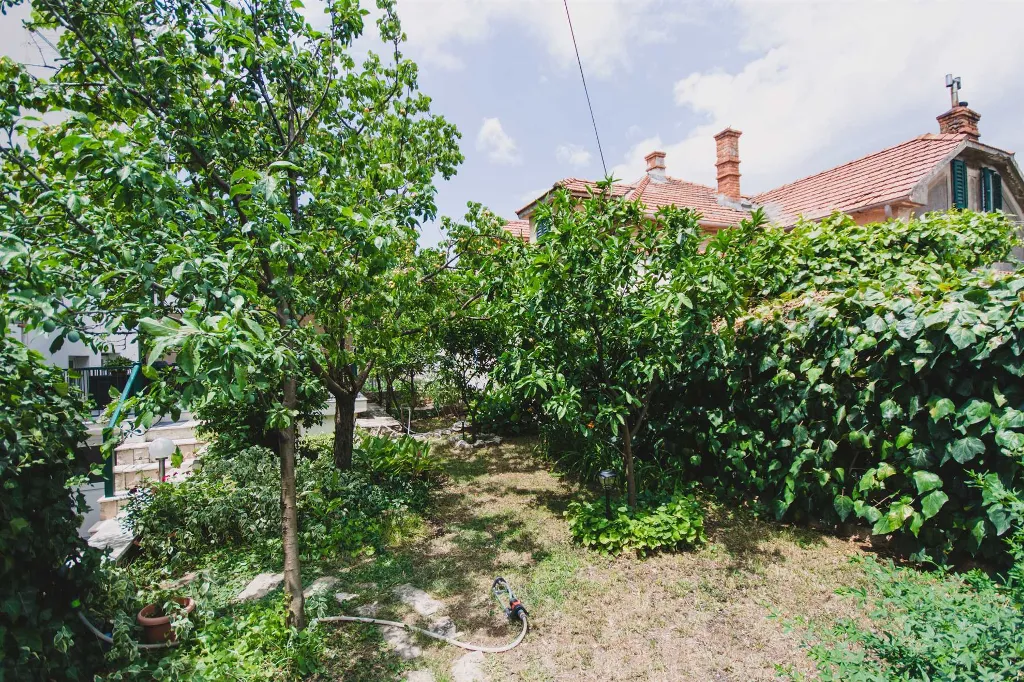Split 3-Bedroom Apartment with Private Garden