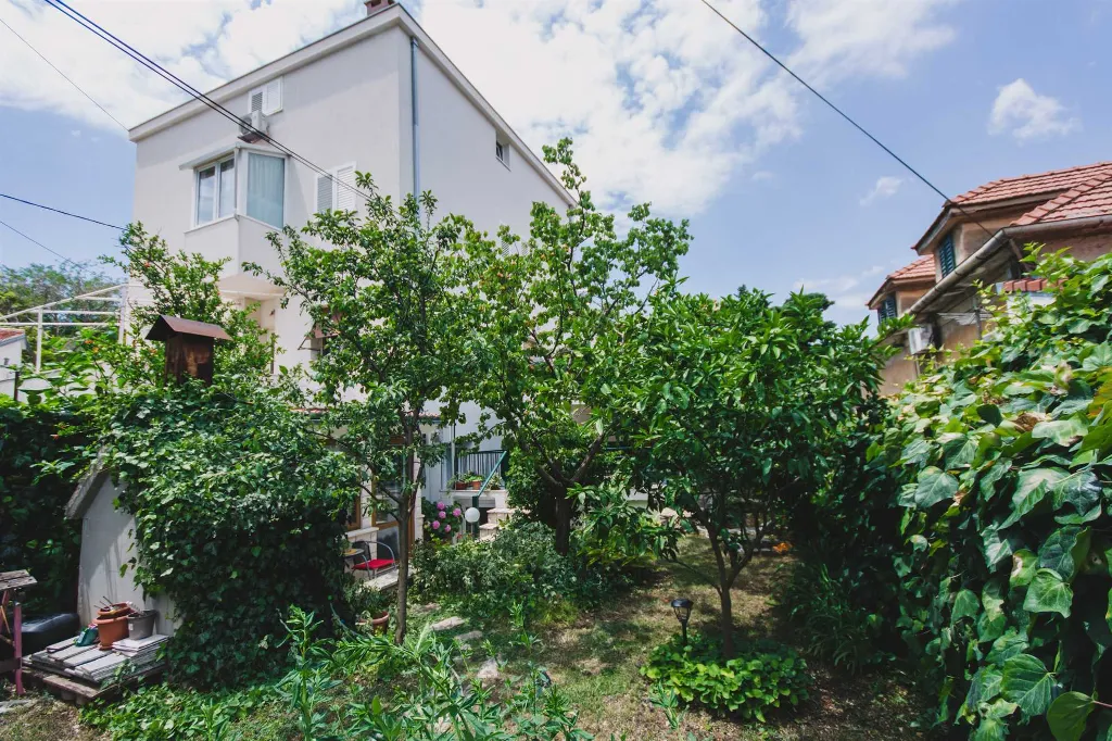 Split 3-Bedroom Apartment with Private Garden