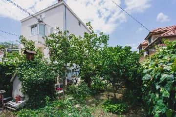 Split 3-Bedroom Apartment with Private Garden