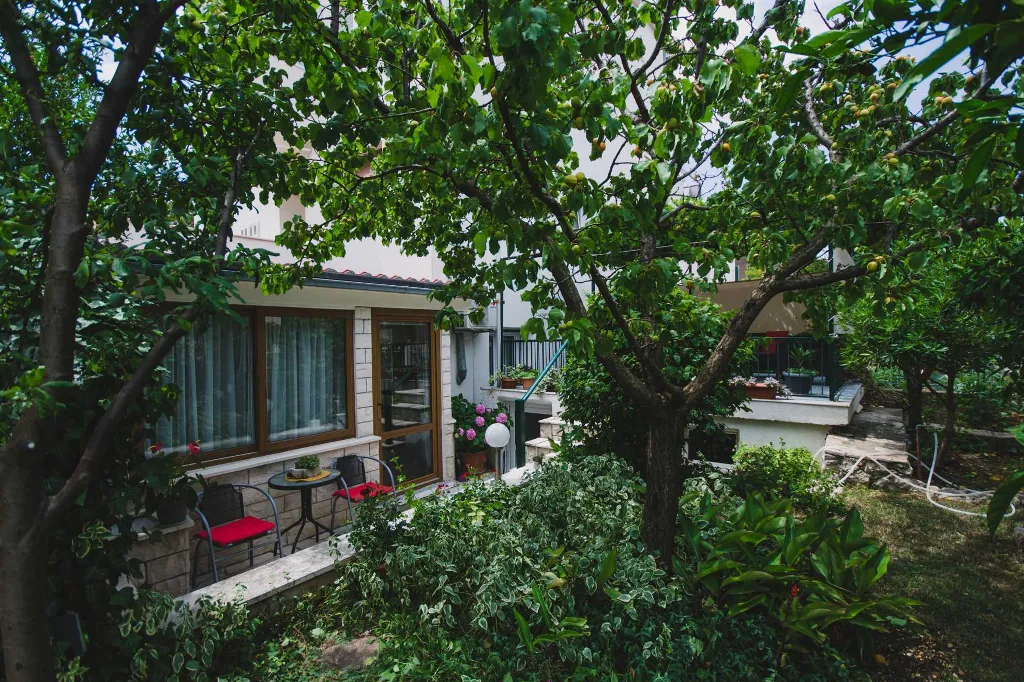 Split 3-Bedroom Apartment with Private Garden