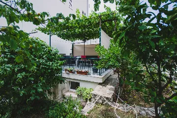 Split 3-Bedroom Apartment with Private Garden