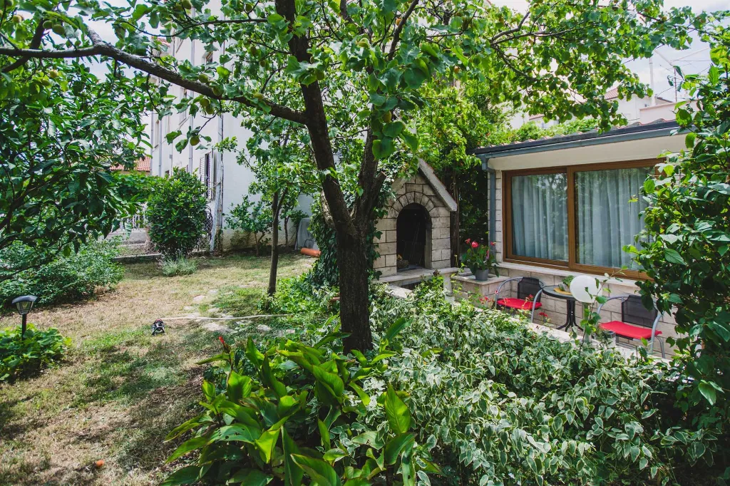 Split 3-Bedroom Apartment with Private Garden