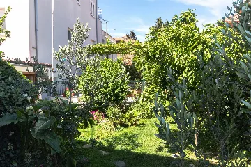 Split 3-Bedroom Apartment with Private Garden