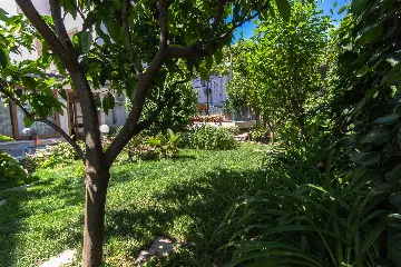 Split 3-Bedroom Apartment with Private Garden