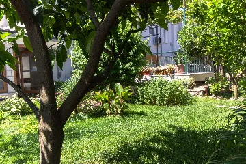 Split 3-Bedroom Apartment with Private Garden