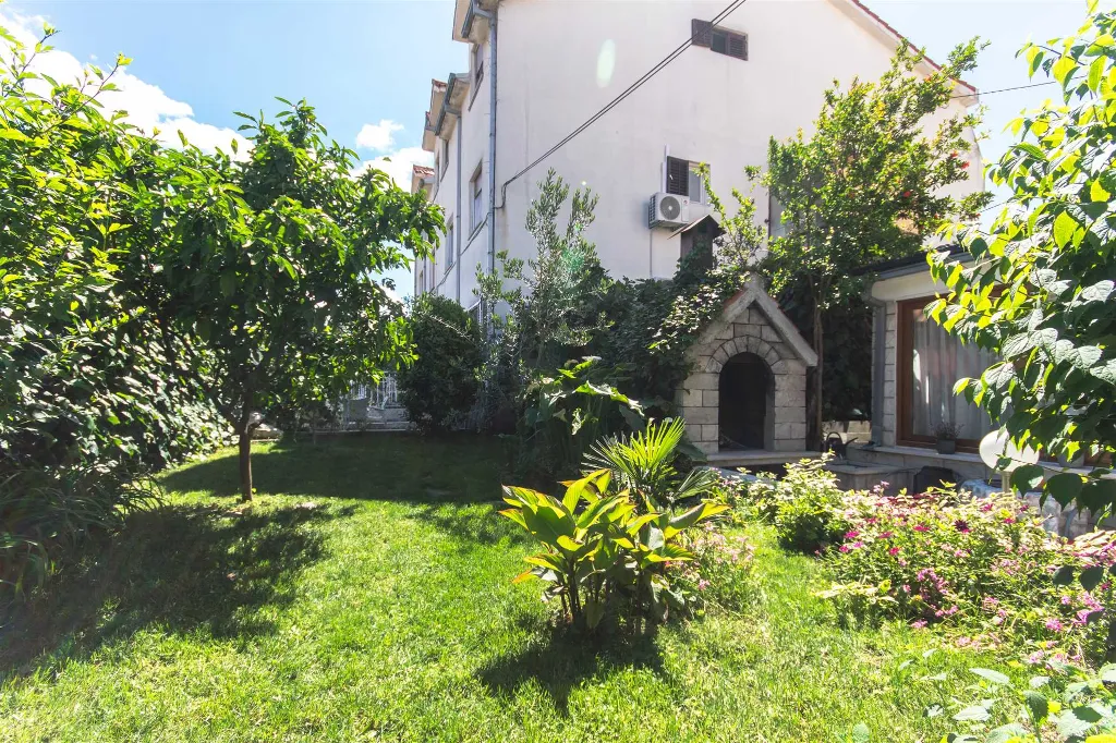 Split 3-Bedroom Apartment with Private Garden