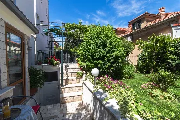 Split 3-Bedroom Apartment with Private Garden