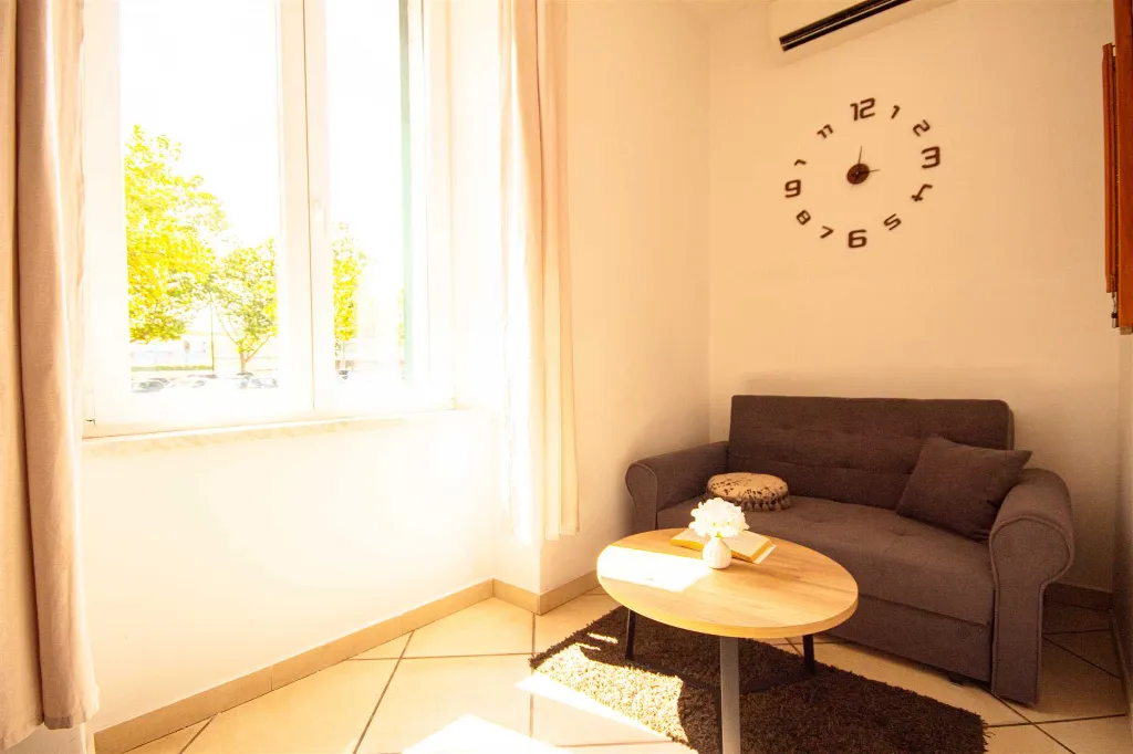 Central Split One-Bedroom Apartment for 3 Guests