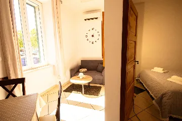 Central Split One-Bedroom Apartment for 3 Guests