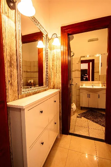 Central Split One-Bedroom Apartment for 3 Guests