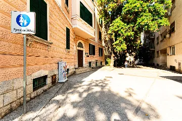 Central Split One-Bedroom Apartment for 3 Guests