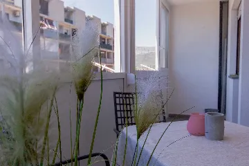 Split Apartment for 4 Guests with Terrace & Parking