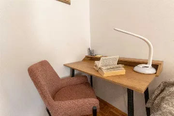 Split Apartment for 4 Guests with Terrace & Parking