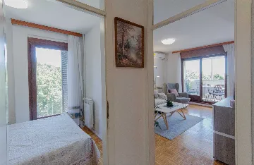 Split Apartment for 4 Guests with Terrace & Parking