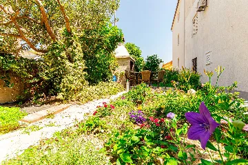 Stobreč Apartment for 4 with Private Garden & BBQ