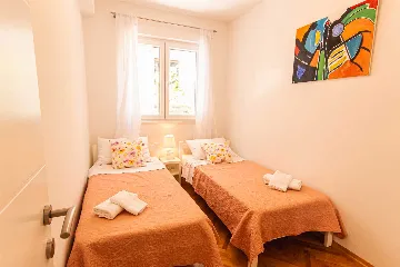 Stobreč Apartment for 4 with Private Garden & BBQ