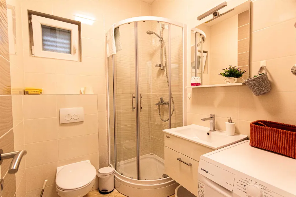 Stobreč Apartment for 4 with Private Garden & BBQ