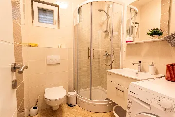 Stobreč Apartment for 4 with Private Garden & BBQ