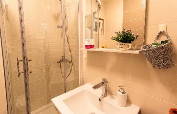 Stobreč Apartment for 4 with Private Garden & BBQ