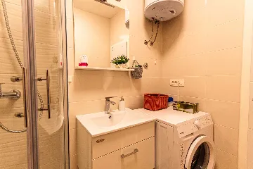 Stobreč Apartment for 4 with Private Garden & BBQ