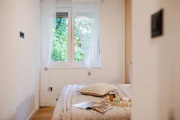 Split 1-Bedroom Apartment for 3 Guests