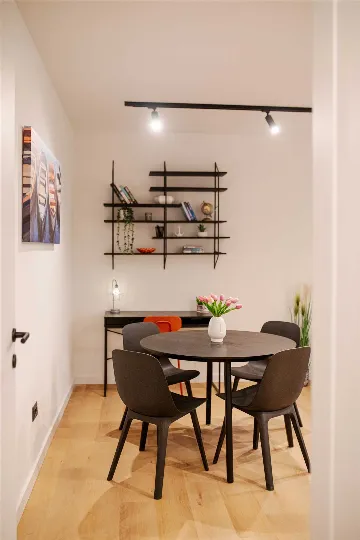 Split 1-Bedroom Apartment for 3 Guests