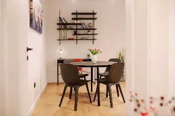 Split 1-Bedroom Apartment for 3 Guests