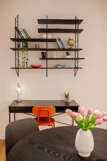 Split 1-Bedroom Apartment for 3 Guests