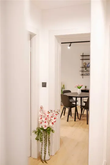 Split 1-Bedroom Apartment for 3 Guests