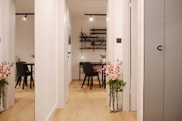 Split 1-Bedroom Apartment for 3 Guests