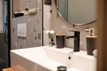 Split 1-Bedroom Apartment for 3 Guests