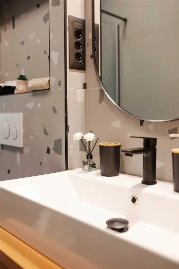 Split 1-Bedroom Apartment for 3 Guests