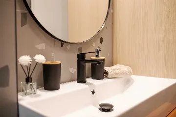 Split 1-Bedroom Apartment for 3 Guests