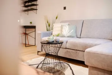 Split 1-Bedroom Apartment for 3 Guests