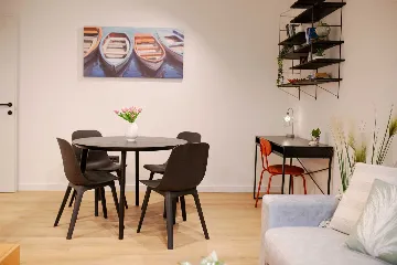 Split 1-Bedroom Apartment for 3 Guests