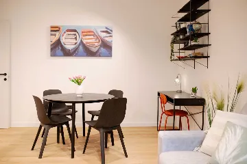 Split 1-Bedroom Apartment for 3 Guests