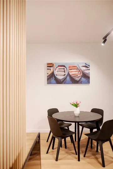 Split 1-Bedroom Apartment for 3 Guests