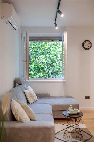 Split 1-Bedroom Apartment for 3 Guests