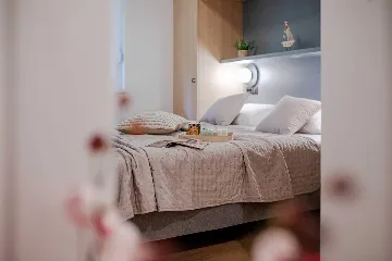 Split 1-Bedroom Apartment for 3 Guests