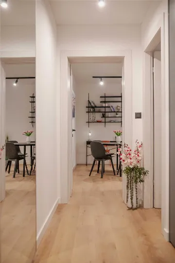 Split 1-Bedroom Apartment for 3 Guests