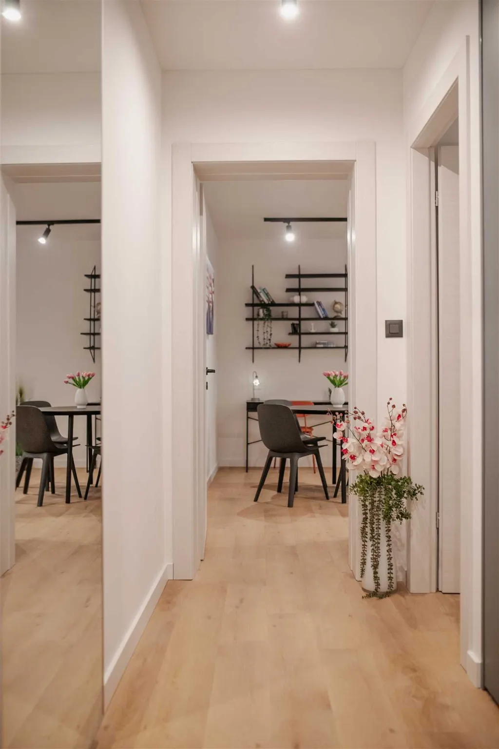 Split 1-Bedroom Apartment for 3 Guests